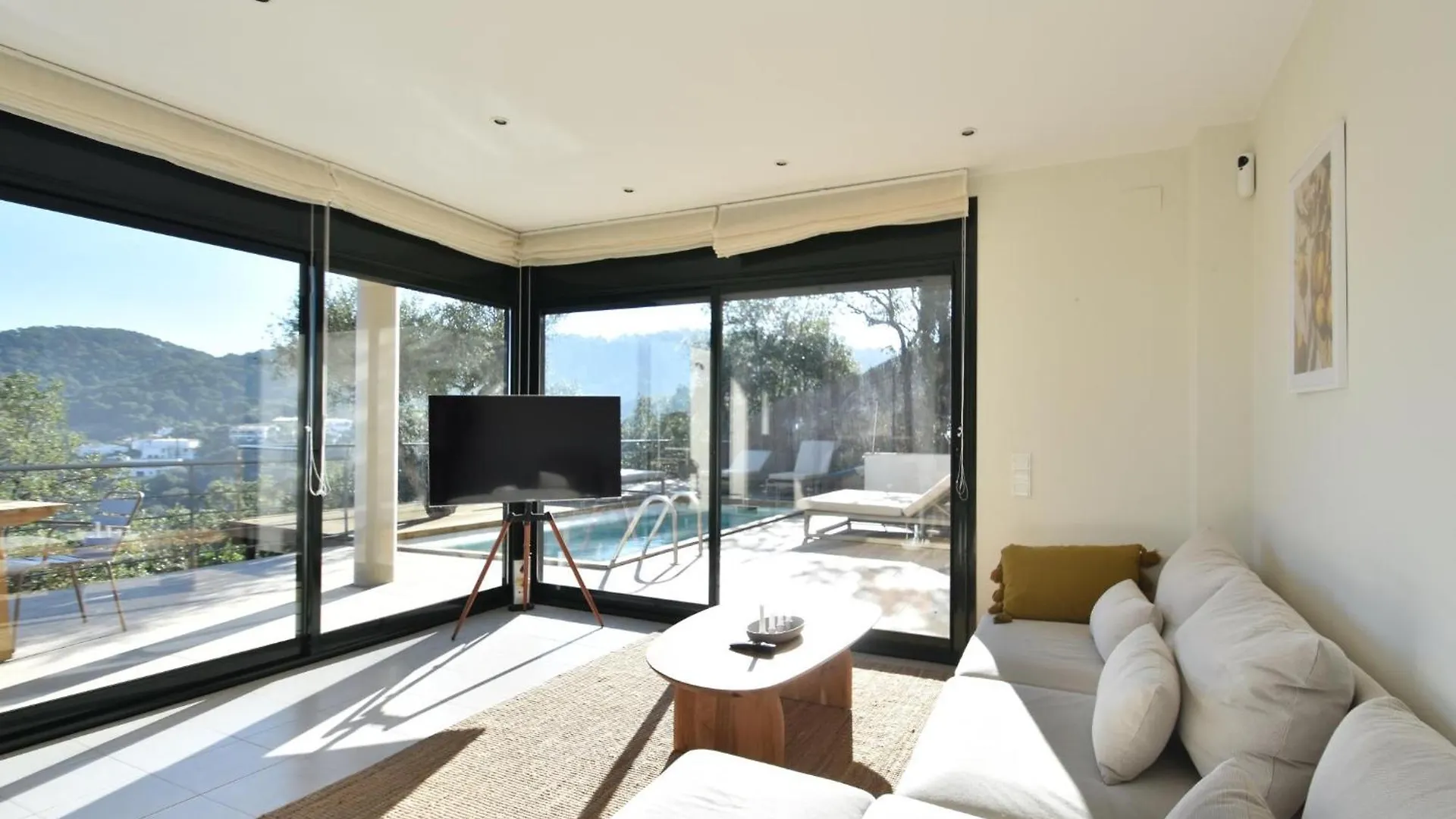 Leo Villa Begur
